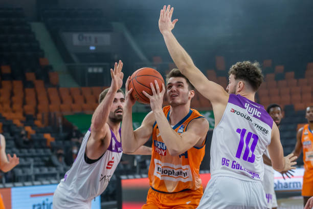 成为他们前 成为他们前